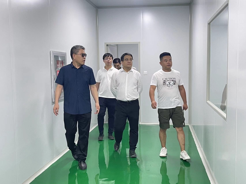 石嘴山市惠農(nóng)區(qū)委副書記、區(qū)長馬仲武 蒞臨寧夏興康恒潤農(nóng)業(yè)科技發(fā)展有限公司指導(dǎo)工作