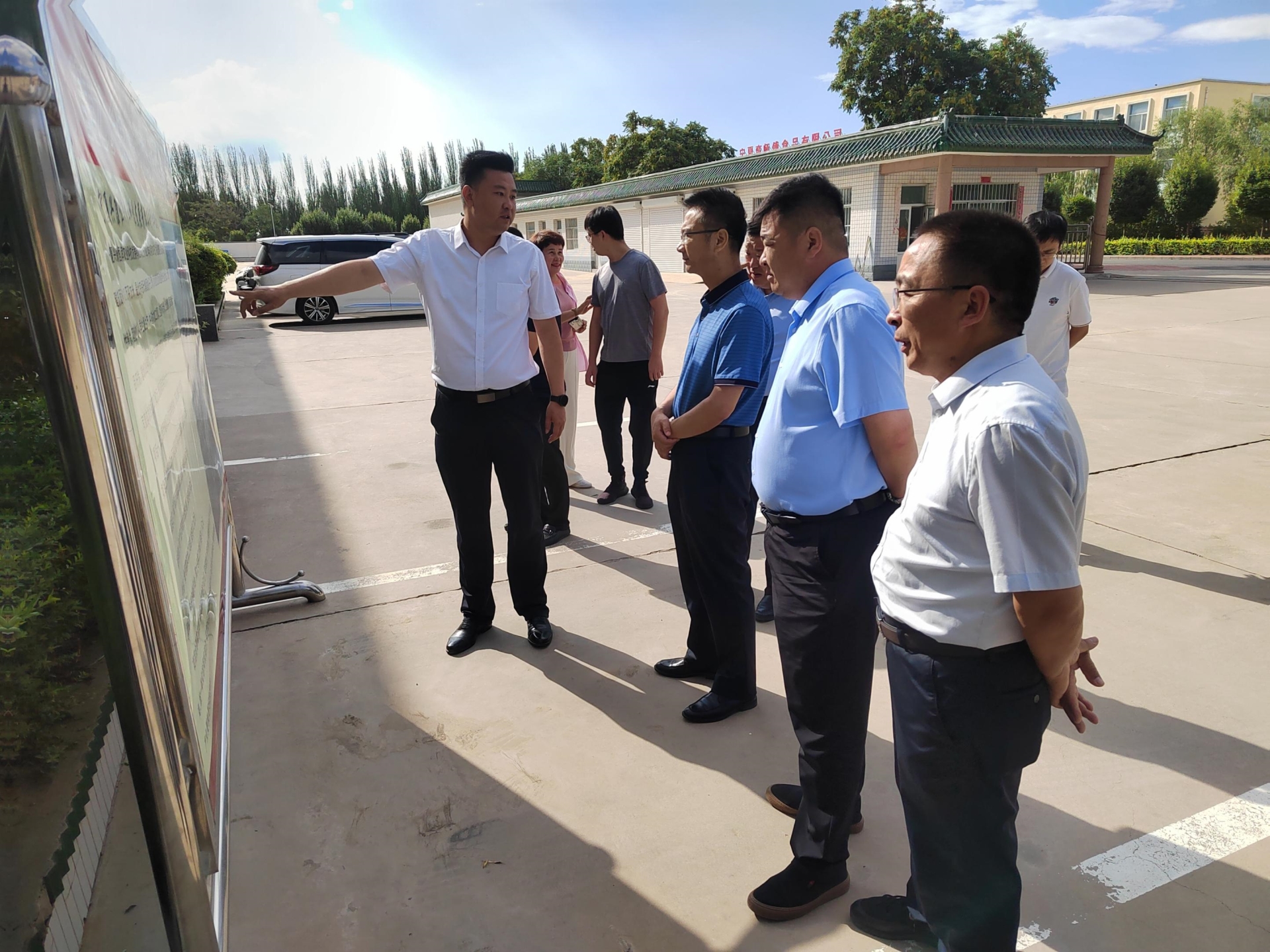 石嘴山市市委常委、政府副市長孫鋒彪蒞臨寧夏興康恒潤農(nóng)業(yè)科技發(fā)展有限公司調(diào)研