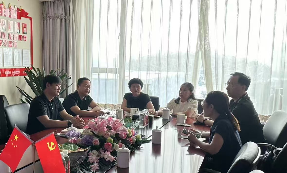 邢臺學(xué)院領(lǐng)導(dǎo)到訪岳氏集團(tuán)  共繪大健康產(chǎn)業(yè)協(xié)同發(fā)展新藍(lán)圖